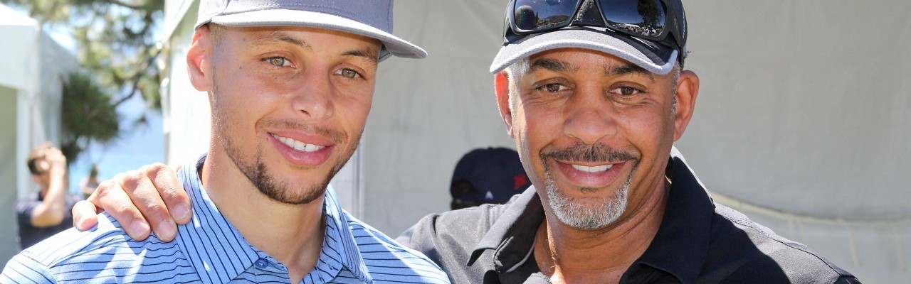 澳客-库里谈黄蜂即将退役父亲球衣：这非常特别 期待现场见证这一刻