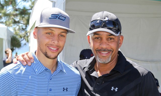 澳客-库里谈黄蜂即将退役父亲球衣：这非常特别 期待现场见证这一刻