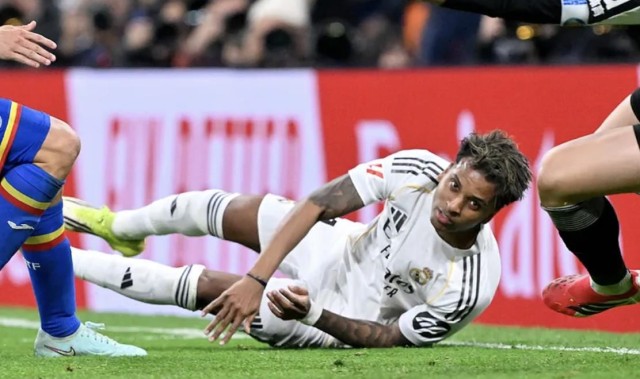 澳客官方网-世界报：皇马关注伯纳乌草皮；罗德里戈懊悔在不适后坚持踢球